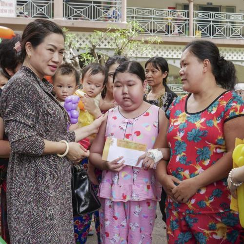 CLB Doanh nhân Việt Nam và chương trình từ thiện tại bệnh viện Nhi đồng 2,Tp.HCM